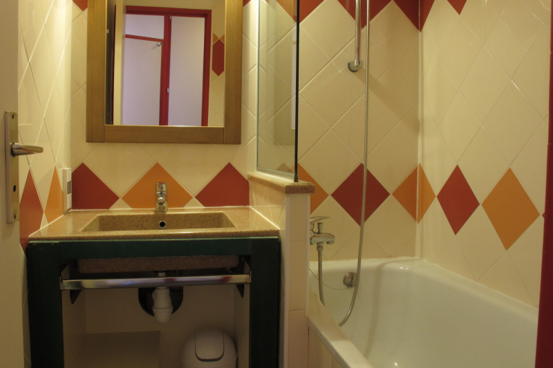 _lv_images__lot_0000000151_08_9404896