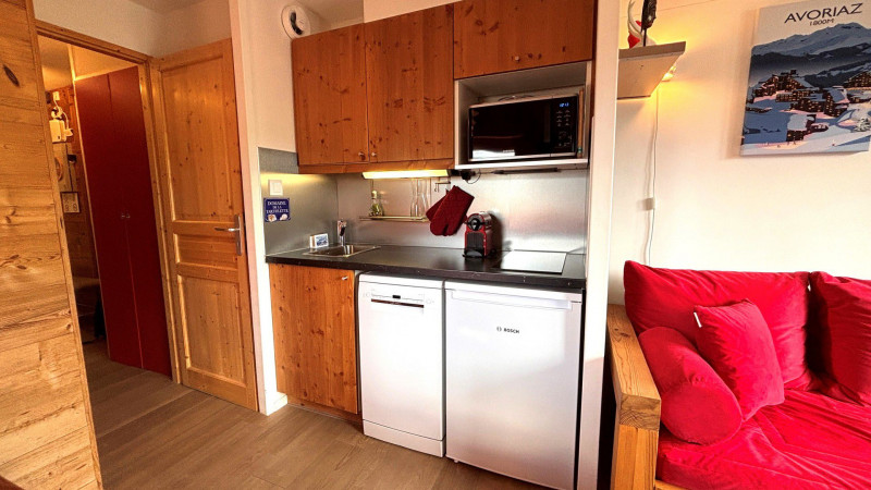 _lv_images__lot_0000000153_08_9868759