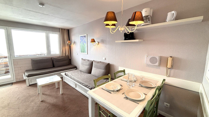 _lv_images__lot_0000000175_01_9841899