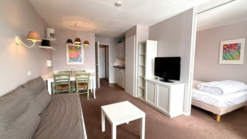 _lv_images__lot_0000000175_03_10434288