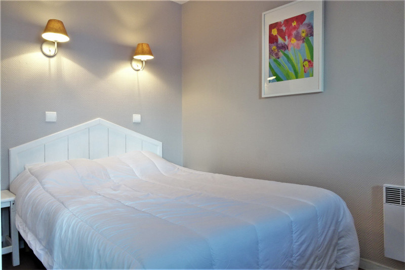 _lv_images__lot_0000000175_09_9440531