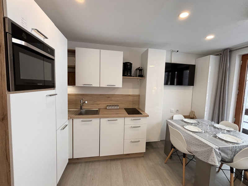 _lv_images__lot_0000000183_05_9815049 _lv_images__lot_0000000183_05_9815049