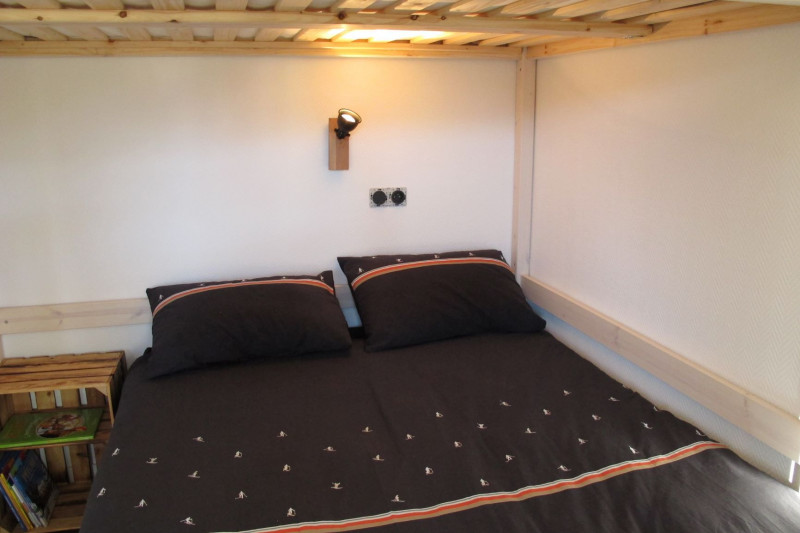 _lv_images__lot_0000000184_08_9404884