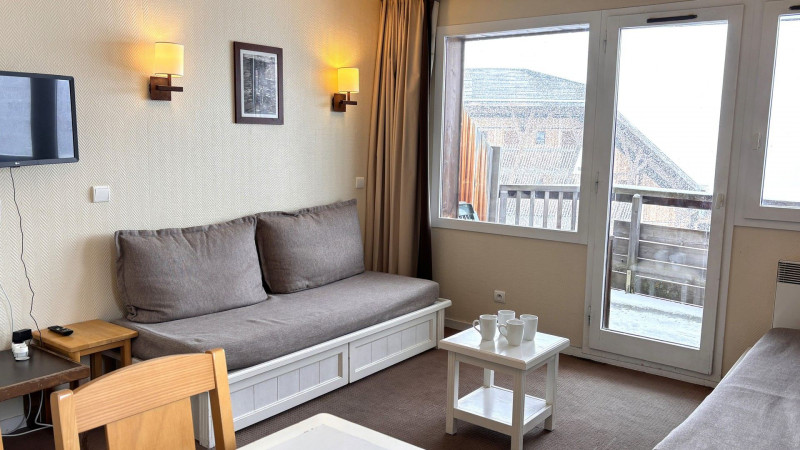 _lv_images__lot_0000000190_03_9748969 _lv_images__lot_0000000190_03_9748969