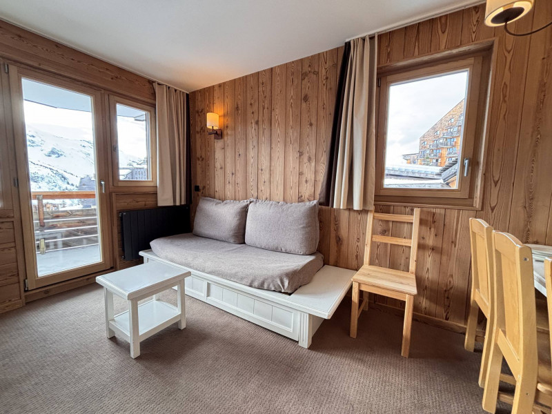 _lv_images__lot_0000000190_04_11216895