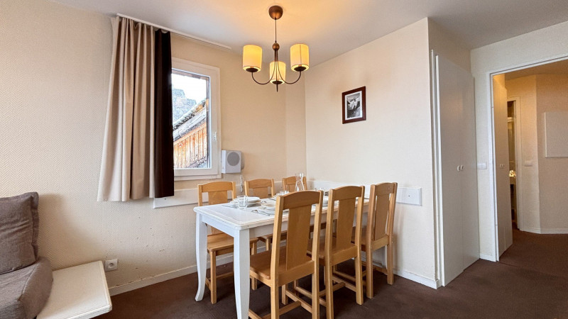 _lv_images__lot_0000000190_08_9895036