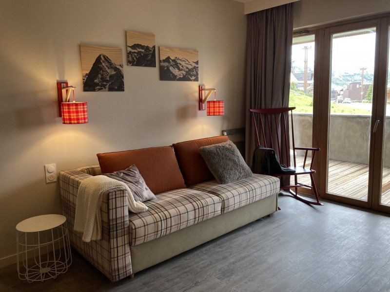 _lv_images__lot_0000000195_02_9769020