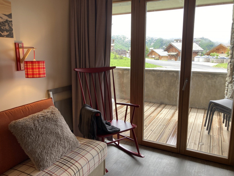 _lv_images__lot_0000000195_04_9728935