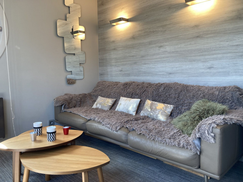 _lv_images__lot_0000000201_03_9472687 _lv_images__lot_0000000201_03_9472687