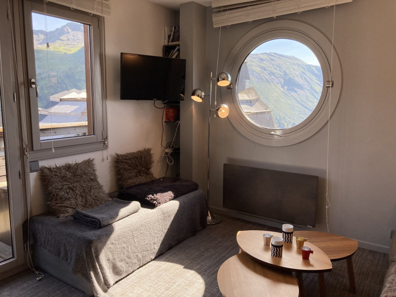 _lv_images__lot_0000000201_06_10351298