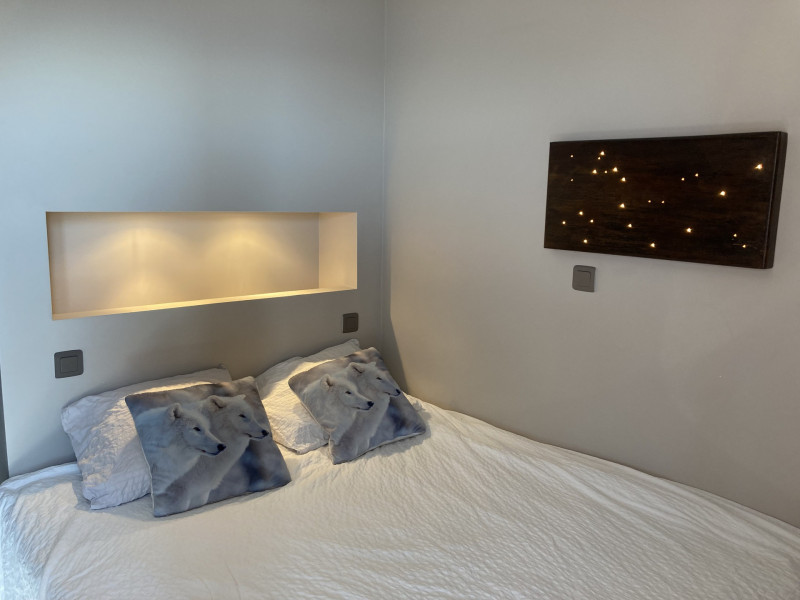 _lv_images__lot_0000000201_10_9557368