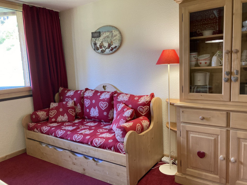 _lv_images__lot_0000000204_02_9590675