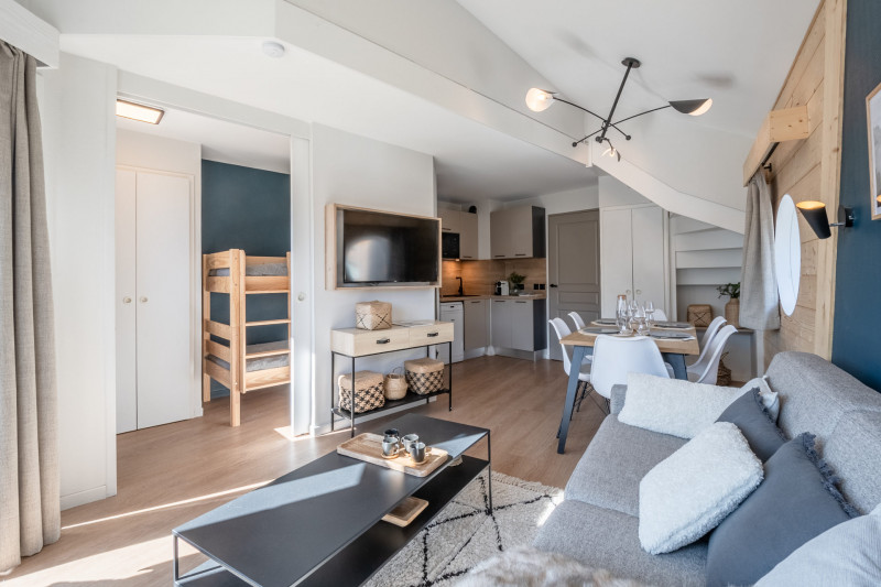 _lv_images__lot_0000000207_02_10062652