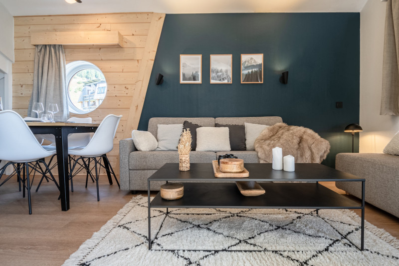 _lv_images__lot_0000000207_04_10178149