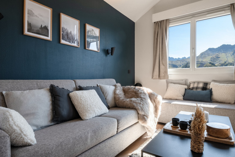 _lv_images__lot_0000000207_05_9908531