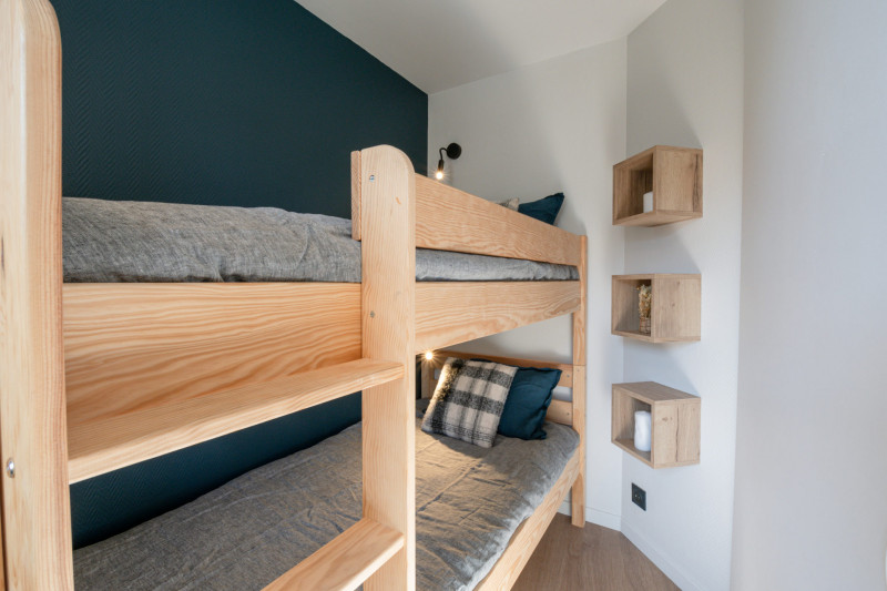 _lv_images__lot_0000000207_10_9583778