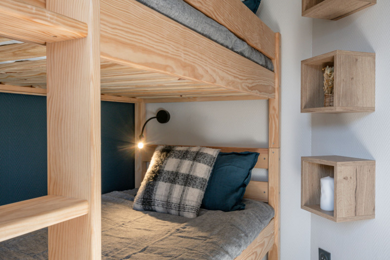 _lv_images__lot_0000000207_11_10388800