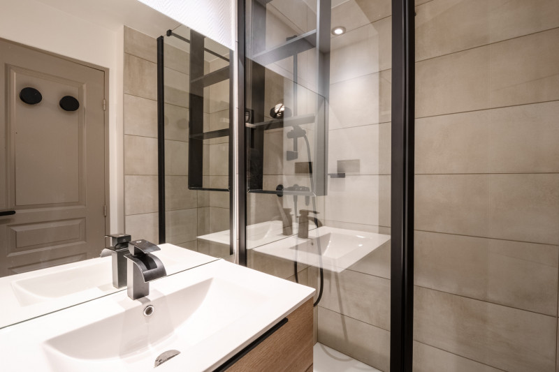 _lv_images__lot_0000000207_12_10069412