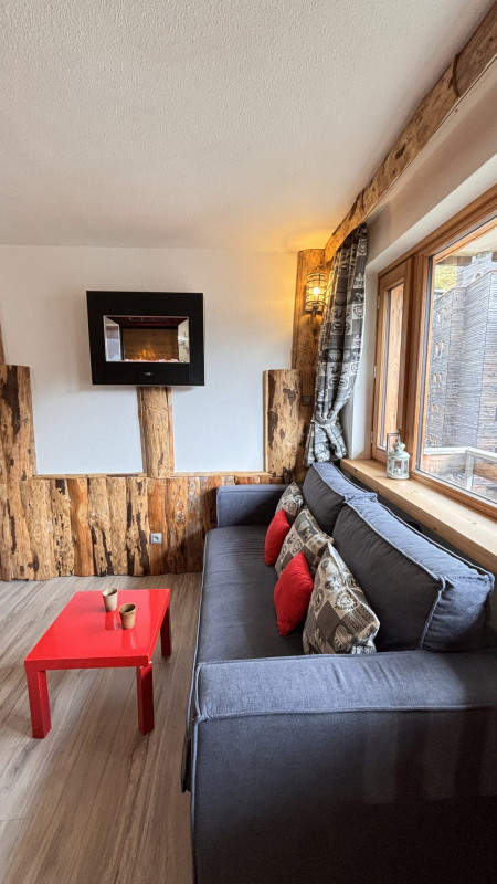 _lv_images__lot_0000000210_06_9722640