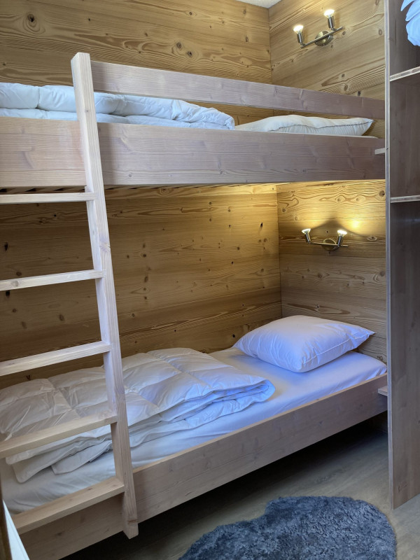 _lv_images__lot_0000000218_11_10395952