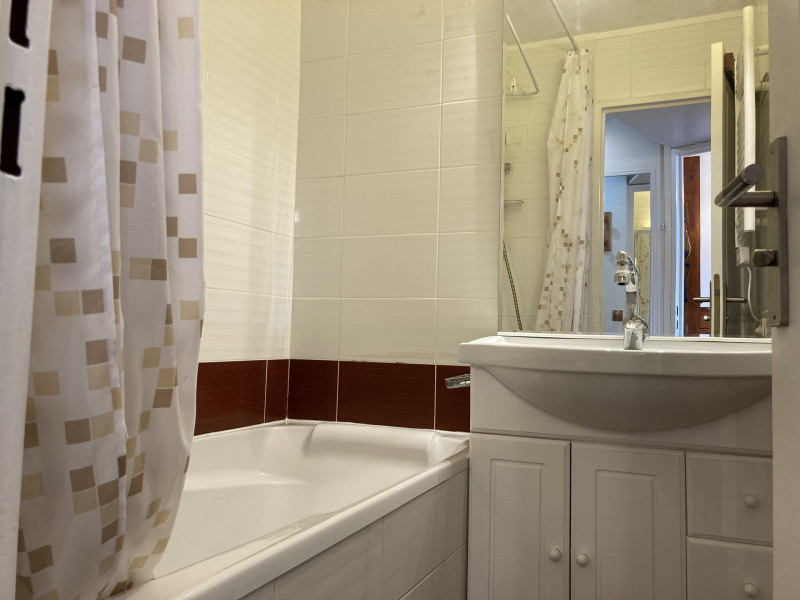 _lv_images__lot_0000000219_13_9340392