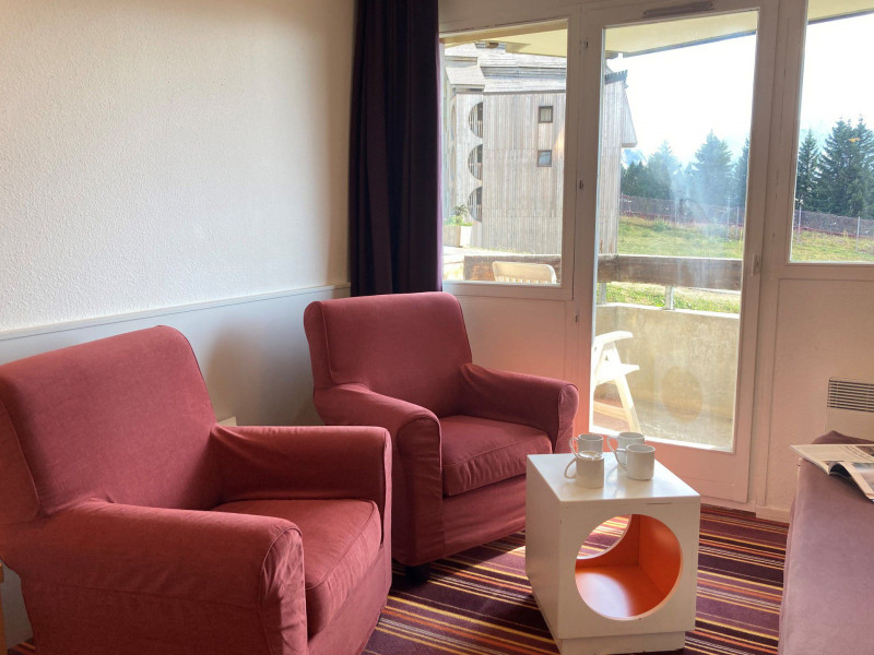 _lv_images__lot_0000000222_02_10359118