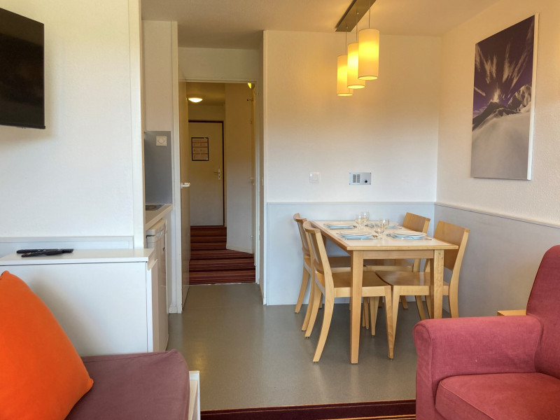 _lv_images__lot_0000000222_04_10366800