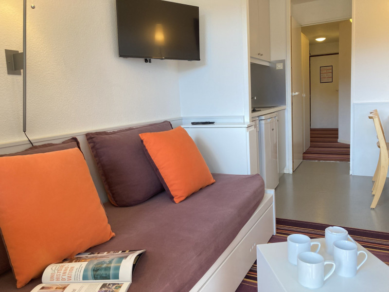 _lv_images__lot_0000000222_05_10270693