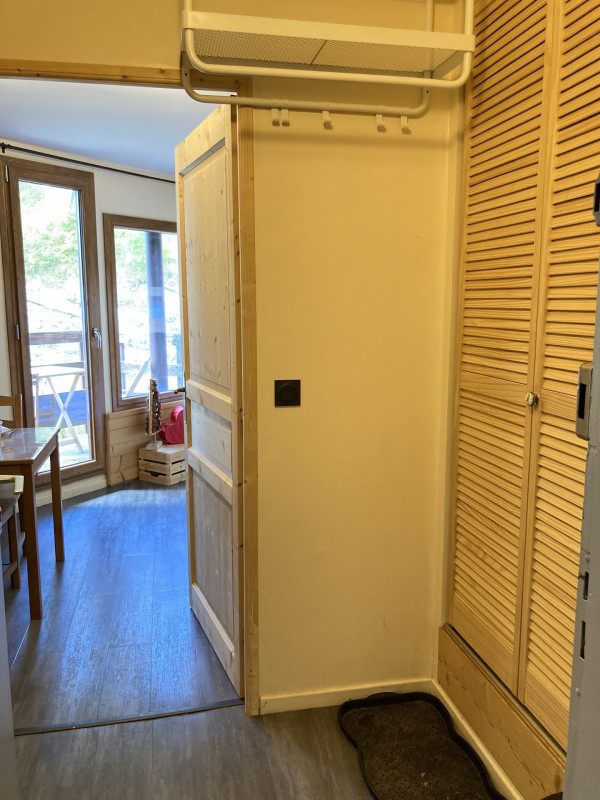 _lv_images__lot_0000000223_10_9421258