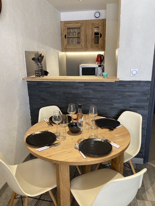 _lv_images__lot_0000000226_06_9703041