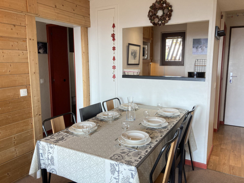 _lv_images__lot_0000000232_05_10411094