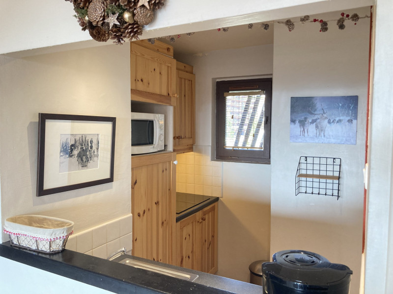 _lv_images__lot_0000000232_07_9345881