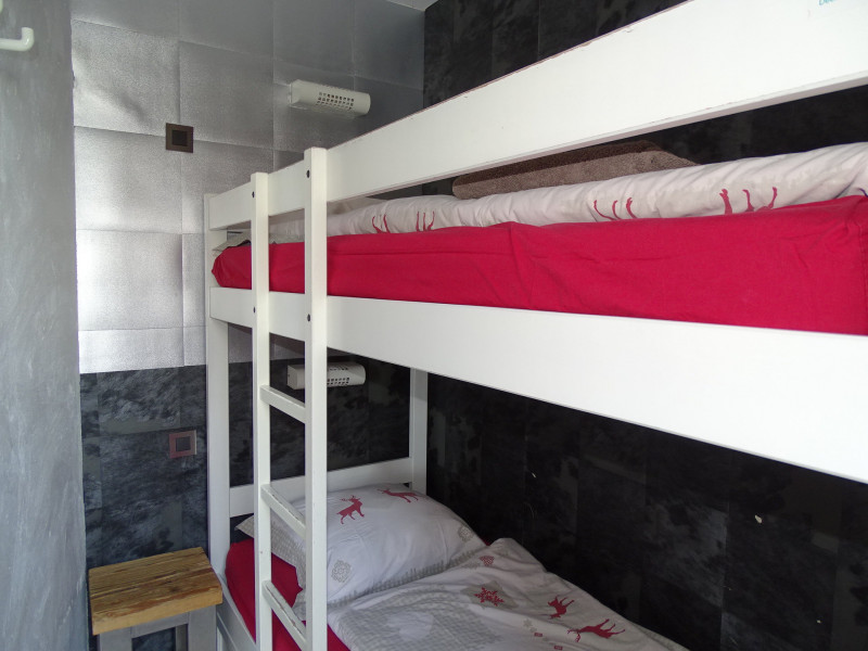 _lv_images__lot_0000000233_08_10366223