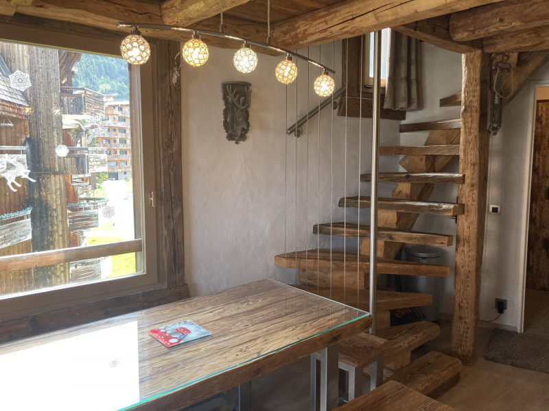 _lv_images__lot_0000000233_09_9524568