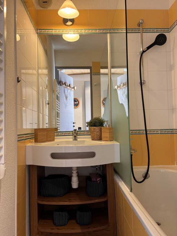 _lv_images__lot_0000000235_14_9915481