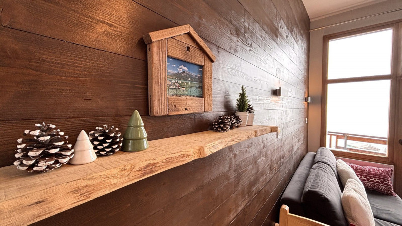 _lv_images__lot_0000000241_04_9755944