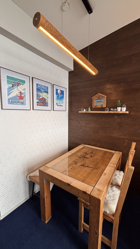 _lv_images__lot_0000000241_08_9808110