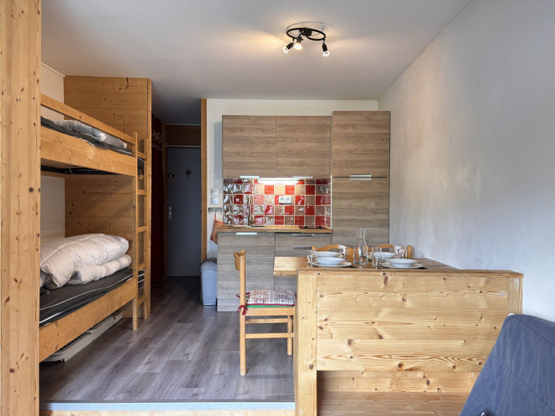 _lv_images__lot_0000000242_01_10172302 _lv_images__lot_0000000242_01_10172302