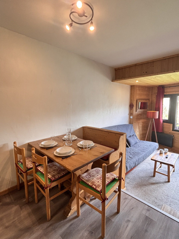 _lv_images__lot_0000000242_06_9301295 _lv_images__lot_0000000242_06_9301295