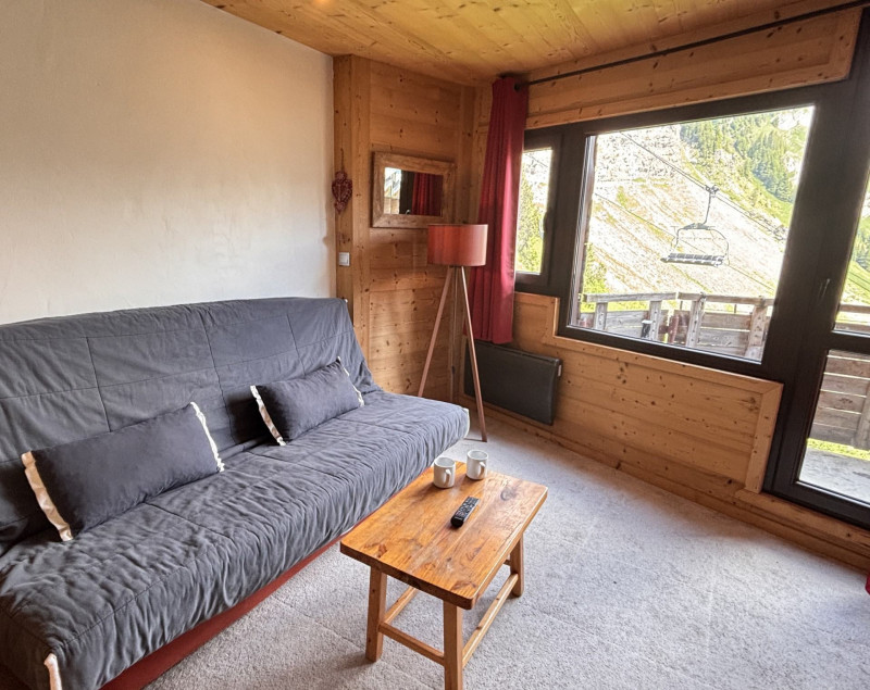 _lv_images__lot_0000000242_07_9828642