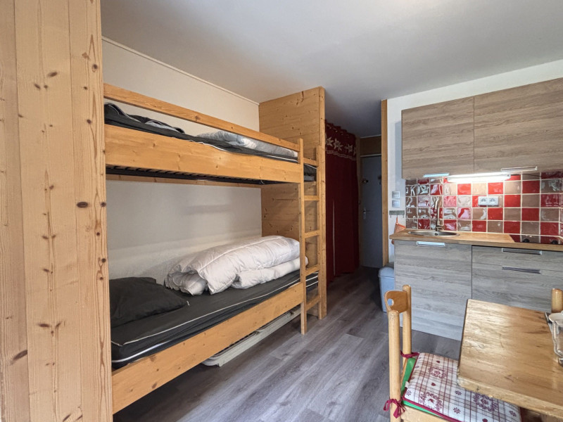 _lv_images__lot_0000000242_10_10235376