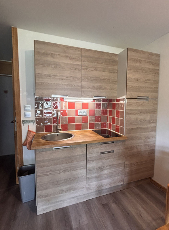 _lv_images__lot_0000000242_12_9366016