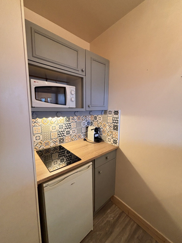 _lv_images__lot_0000000245_07_9915827