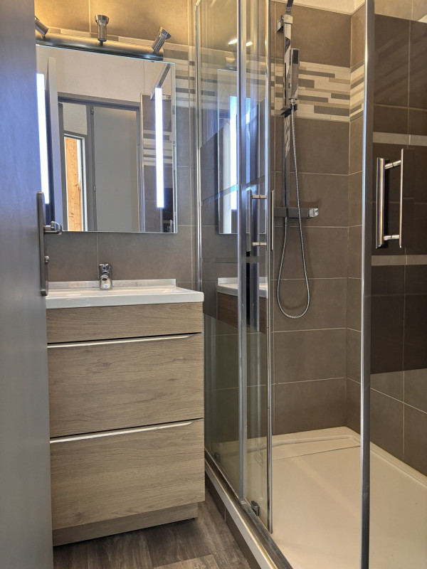 _lv_images__lot_0000000245_14_9524933