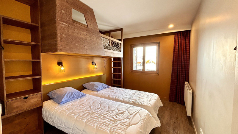 _lv_images__lot_0000000248_11_9755488