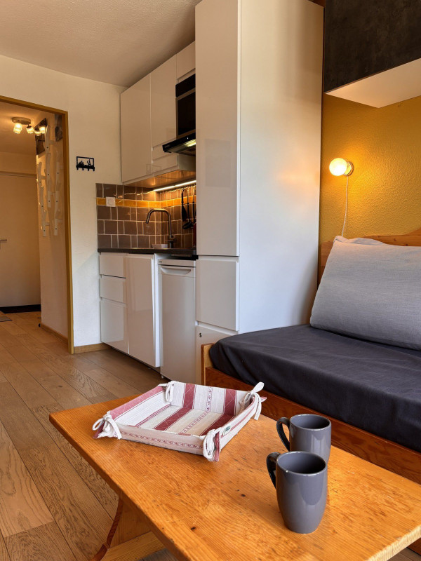 _lv_images__lot_0000000251_05_9841696