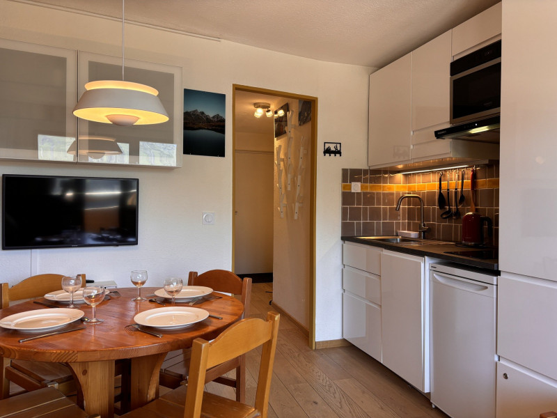 _lv_images__lot_0000000251_08_10220574