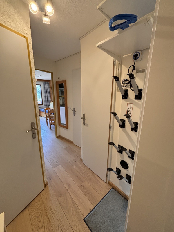 _lv_images__lot_0000000251_13_10321481