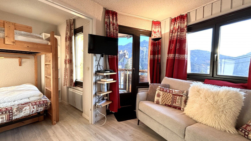 _lv_images__lot_0000000253_01_9848667