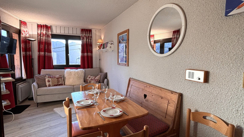 _lv_images__lot_0000000253_03_9372092